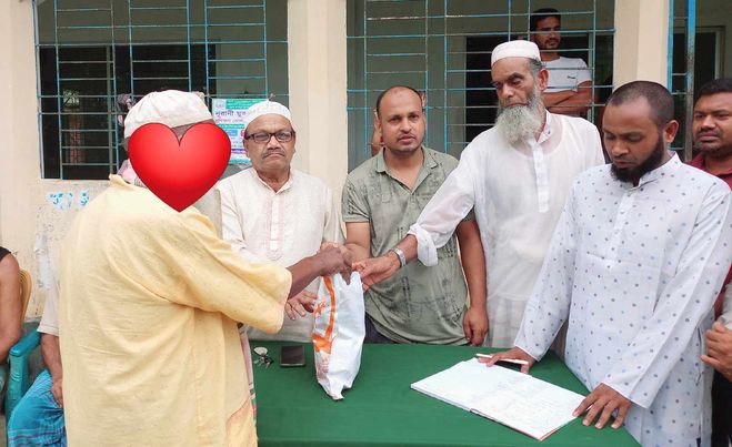 টাংগাইলের সখিপুরে মানব কল্যাণ পরিষদের উদ্যোগে ঈদ উপহার বিতরণ