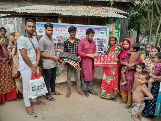 অসহায়দের মাঝে ঈদ উপহার বিতরণ করলেন ময়মনসিংহ যুব সমাজ কল্যাণ সংস্থা 