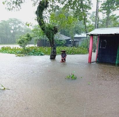 বড়লেখায় ভারী বৃষ্টির ও পাহাড়ি ঢলের কারণে বন্যায় প্লাবিত কয়েকটি গ্রাম 