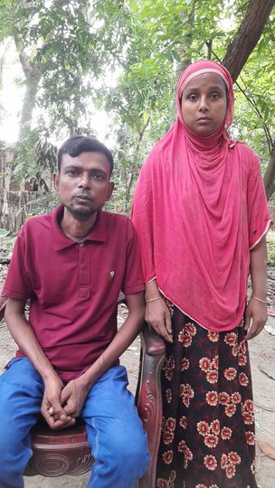 নড়াইলে সাংবাদিকদের তথ্য দিয়েছে বলে ঘরে আগুন,