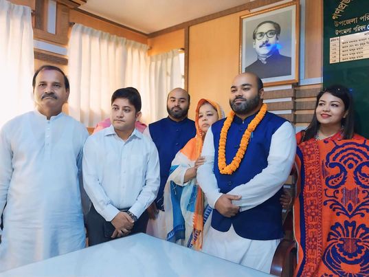 নাগরপুরে নবনির্বাচিত উপজেলা চেয়ারম্যান ও ভাইচ চেয়ারম্যানকে ফুল দিয়ে বরণ