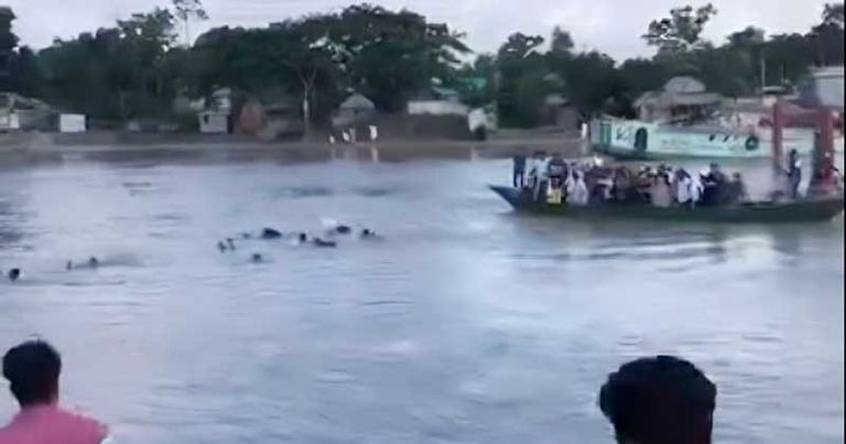 শরীয়তপুরের নড়িয়া সদরে কীর্তিনাশা নদীতে  ট্রলার ডুবি