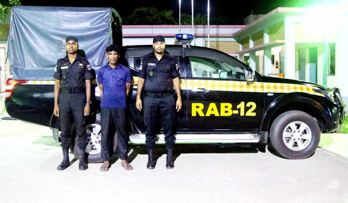 সিরাজগঞ্জে যাবজ্জীবন সাজাপ্রাপ্ত পলাতক আসামী গ্রেপ্তার।