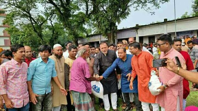 বন‍্যায় ক্ষতিগ্রস্ত মানুষের মাঝে বিএনপি’র ভারপ্রাপ্ত চেয়ারম্যান,জনাব তারেক রহমান এর পক্ষ থেকে খাদ্যসামগ্রী বিতরণ। 