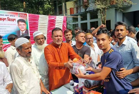 শেরপুর ঝিনাইগাতী উপজেলা সীমান্তে ভারতীয় বন্য হাতির আক্রমণ থেকে জান মাল ঘরবাড়ি এবং ফসলাদি নিরাপদ রাখতে সার্চ লাইট ও বাঁশি বিতরণ