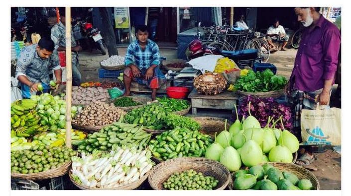 ঝিনাইদহে সবজি প্রতি কেজি ২০ থেকে ৫০ টাকা বেশি দামে বিক্রয় করছে ব্যবসায়ীরা,