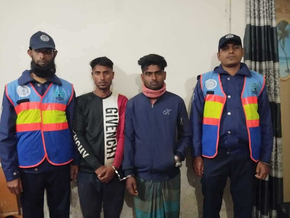 ছাতকে অবৈধভাবে ড্রেজার দিয়ে বালু উত্তোলন ৪টা ড্রেজার মেশিনসহ ২জন আটক।