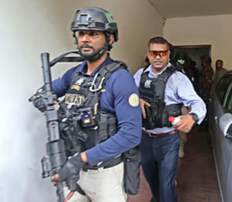 ডাকাতদের  হাতে থেকে জিম্মি ব্যক্তিকে উদ্ধার সাউন্ড গ্রেনেড ফাটিয়ে 