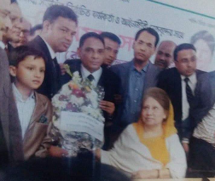 একটি গোষ্ঠী রাজনীতির নামে ১৯৭১ এর মহান মুক্তিযুদ্ধ নিয়ে এতোবেশি টানাটানি করেছে যে শেষ পর্যন্ত জনগণের দৌড়ানি খেয়ে পালিয়ে যেতে বাধ‍্য হয়েছে।  