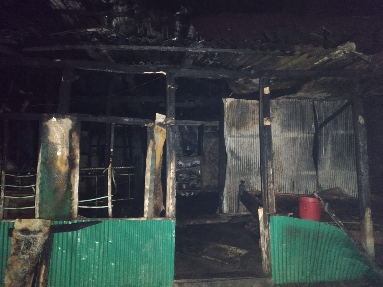 টুঙ্গিপাড়া বর্নি গ্রামে অগ্নিকাণ্ডে ঘর পুড়ে ছাই  গোপালগঞ্জ টুঙ্গিপাড়া থেকে ঃ