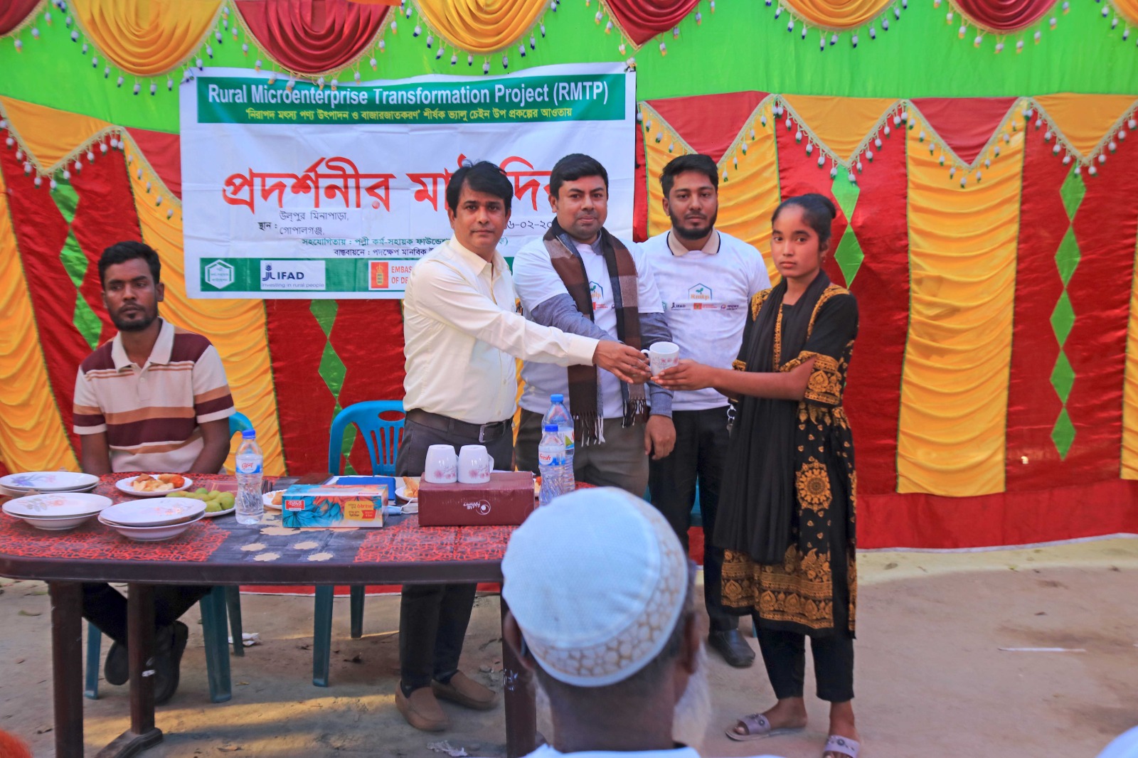 গোপালগঞ্জে পদক্ষেপ এর আয়োজনে মৎস্য চাষিদের নিয়ে মাঠ দিবস অনুষ্ঠিত