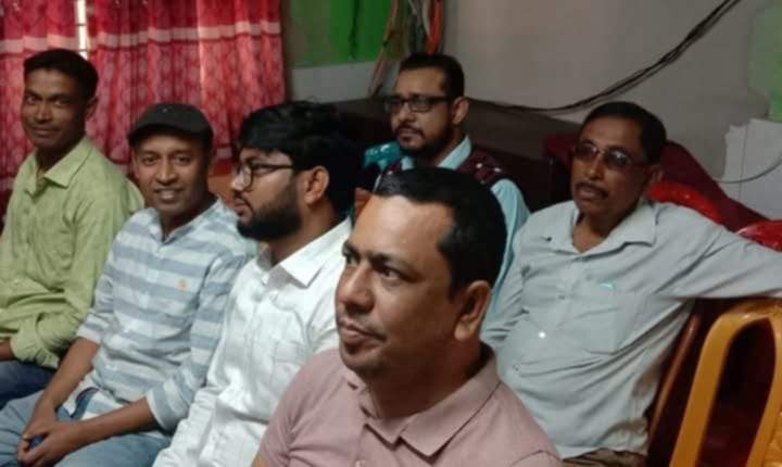 সাপাহারে সাংবাদিকদের সাথে মতবিনিময় 