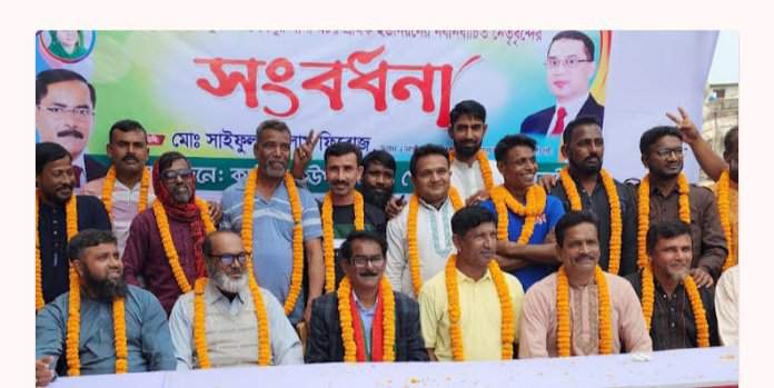 কালীগঞ্জে মোটর শ্রমিক ইউনিয়নের নির্বাচিত নেতৃবৃন্দের সংবর্ধনা দিল বিএনপি 