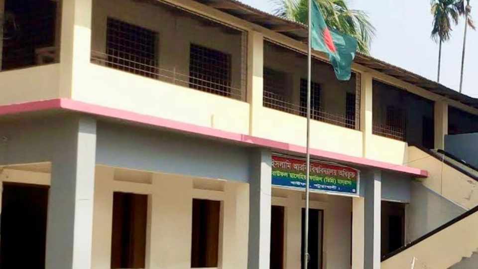 হিজাব না খোলায় শাস্তি পেলেন চার দাখিল পরীক্ষাথী