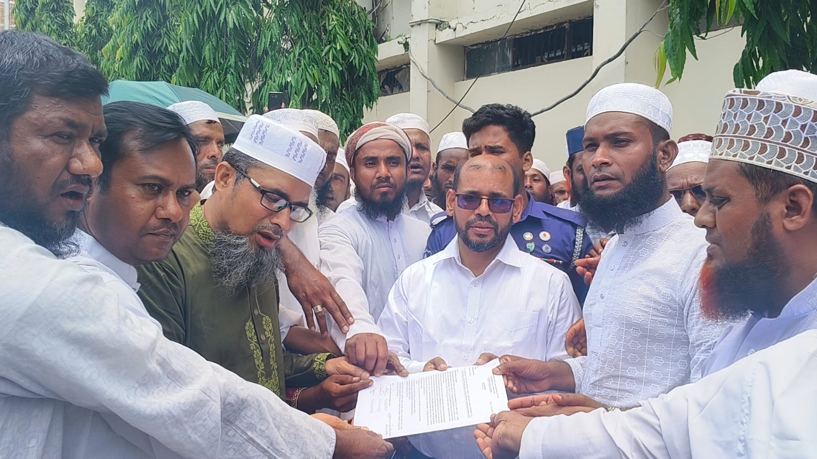 ৫ দফা দাবিতে সুনামগঞ্জে ইসলামিক ফাউণ্ডেশন এর শিক্ষকদের মানববন্ধন ও স্মারকলিপি প্রদান   মোঃ মোশাহিদ আহমেদ