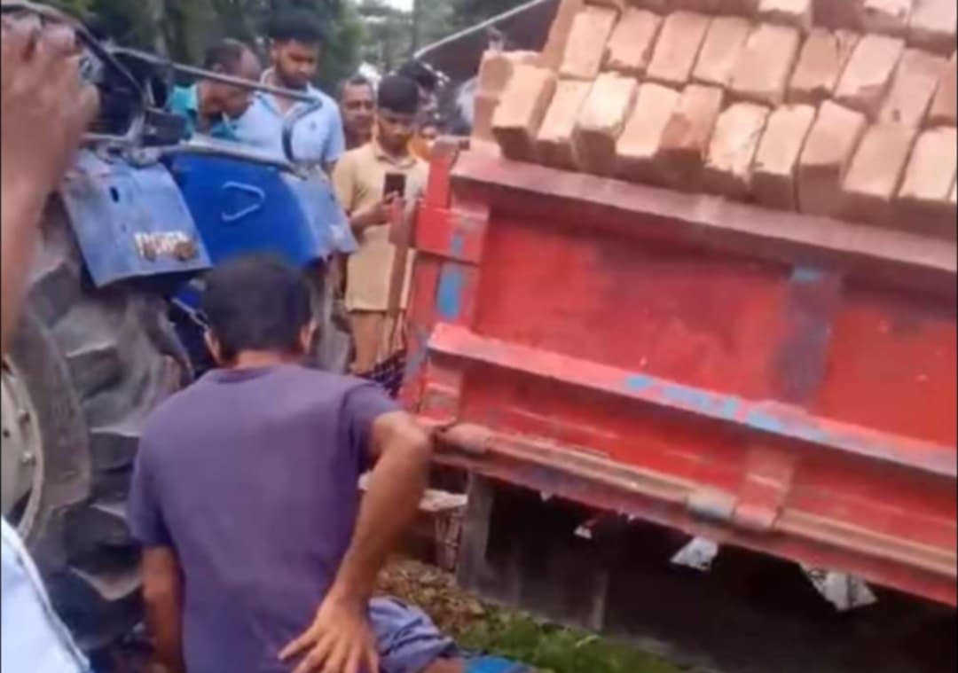 মনোহরদীতে ট্রলি লড়ি খাদে পড়ে চালকের মৃত্যু, আহত ১