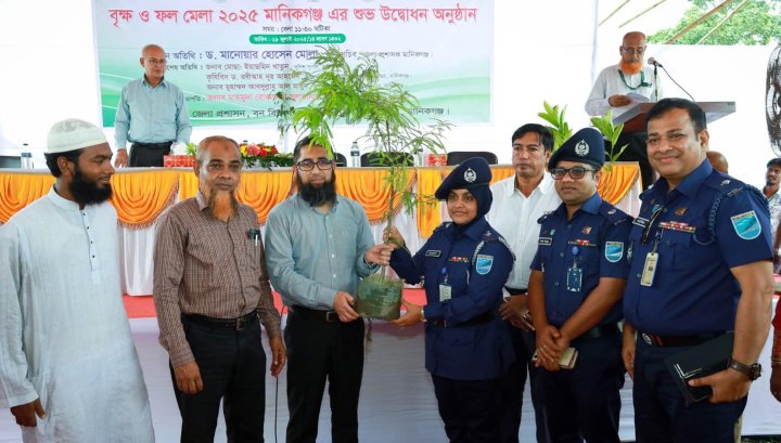 মানিকগঞ্জ বৃক্ষ ও ফল মেলা ২০২৫ এর শুভ উদ্বোধন.  সময়: বেলা ১১:৩০ ঘটিকা
