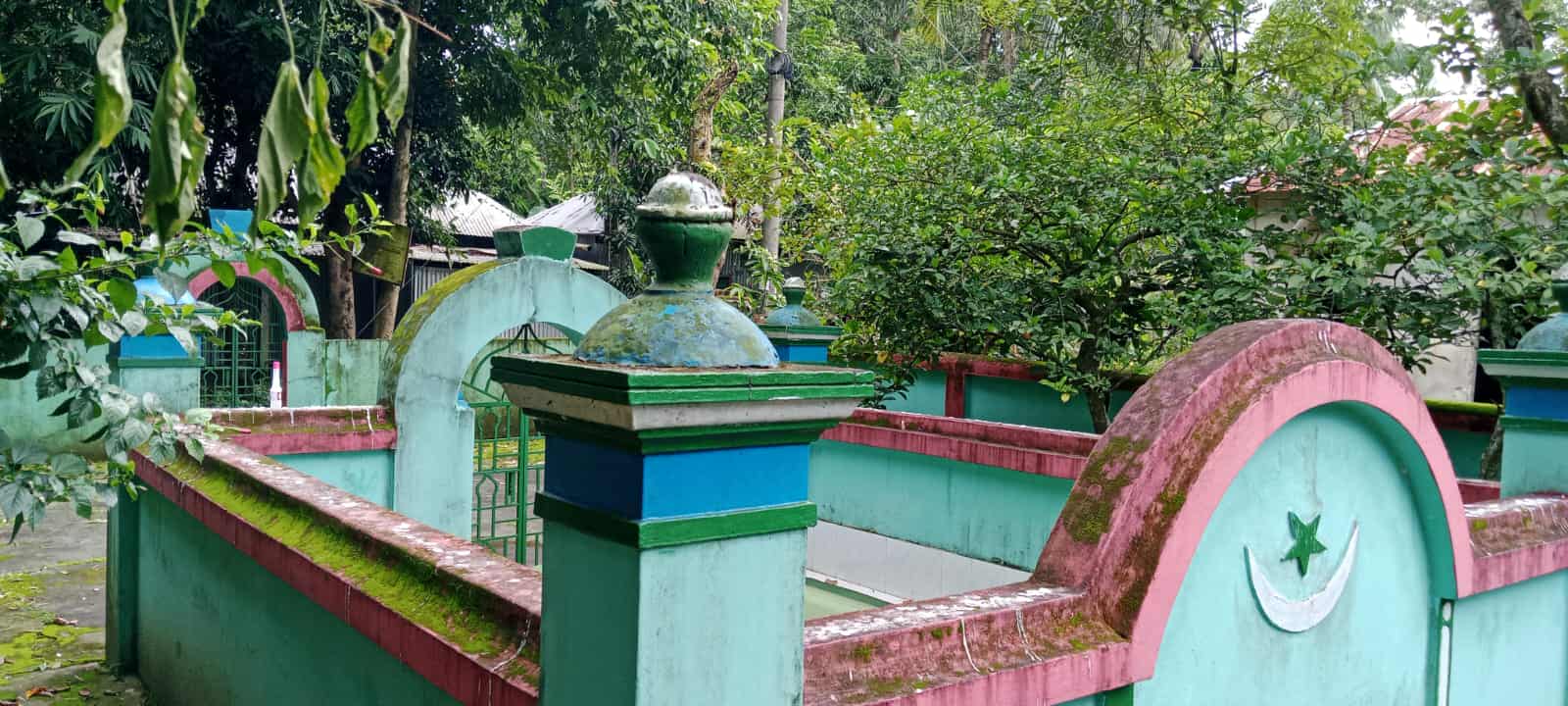 হবিগঞ্জে প্রভাবশালী,র দখলে হযরত আব্দুল্লাহ খাঁন এর মাজার।