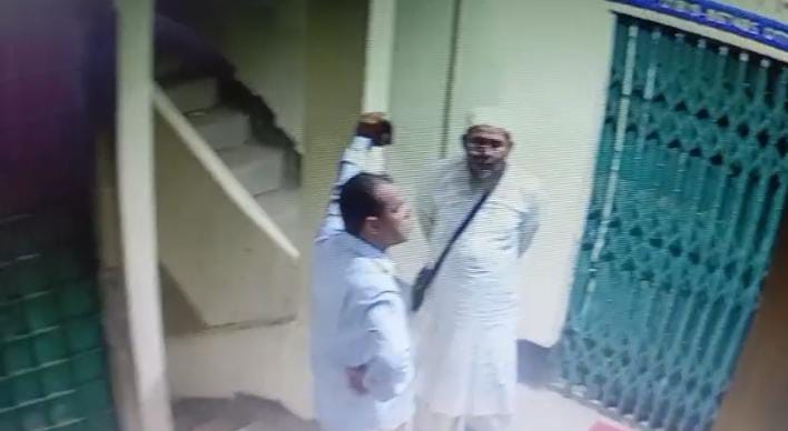 চাঞ্চল্যকর অনুসন্ধান: বাশখালীতে মহিলা আওয়ামী লীগ নেত্রীর বিরুদ্ধে অনৈতিক কর্মকাণ্ড, সাংবাদিককে হুমকি, সন্ত্রাসী চক্র সক্রিয়