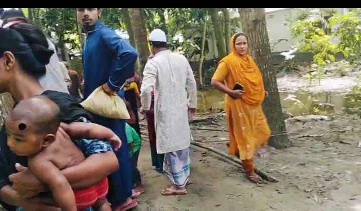 সিরাজগঞ্জে টিন বদলানোকে কেন্দ্র করে একই পরিবারের উপর হামলা
