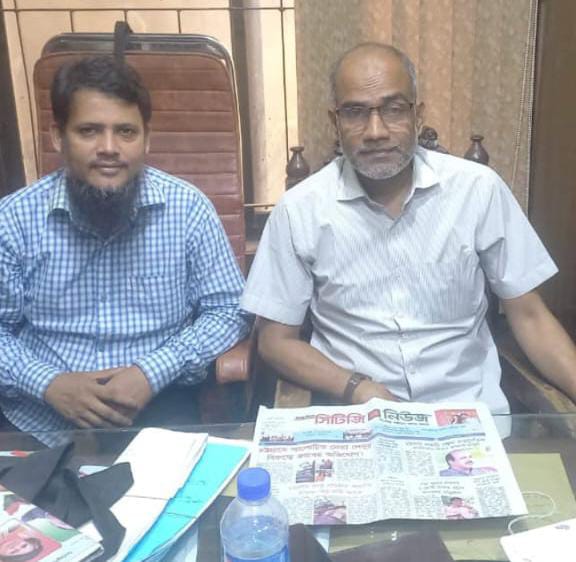 প্রখ্যাত আইনজীবী ও বিএনপি নেতা এডভোকেট মোঃ কামাল হোসেন চৌধুরীর হাতে সাপ্তাহিক সিটিজি নিউজ এর কপি হস্তান্তর