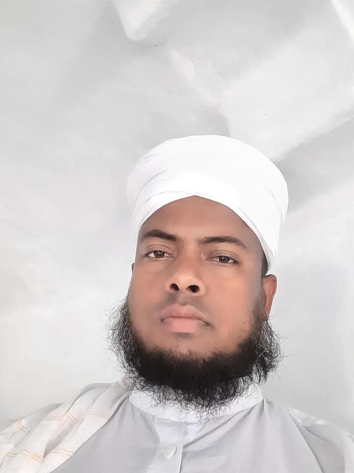 হাইব্রিড অসাধুদের বিরুদ্ধে কলম: এক সাংবাদিকের প্রতিদিনের যুদ্ধ