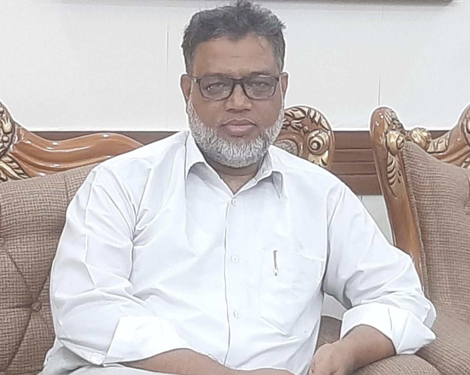 নেতৃত্ব মানে ক্ষমতা নয়, নেতৃত্ব একটি সুযোগ — দায়িত্ব এড়িয়ে দলকে ধ্বংসের দিকে ঠেলে দেবেন না!