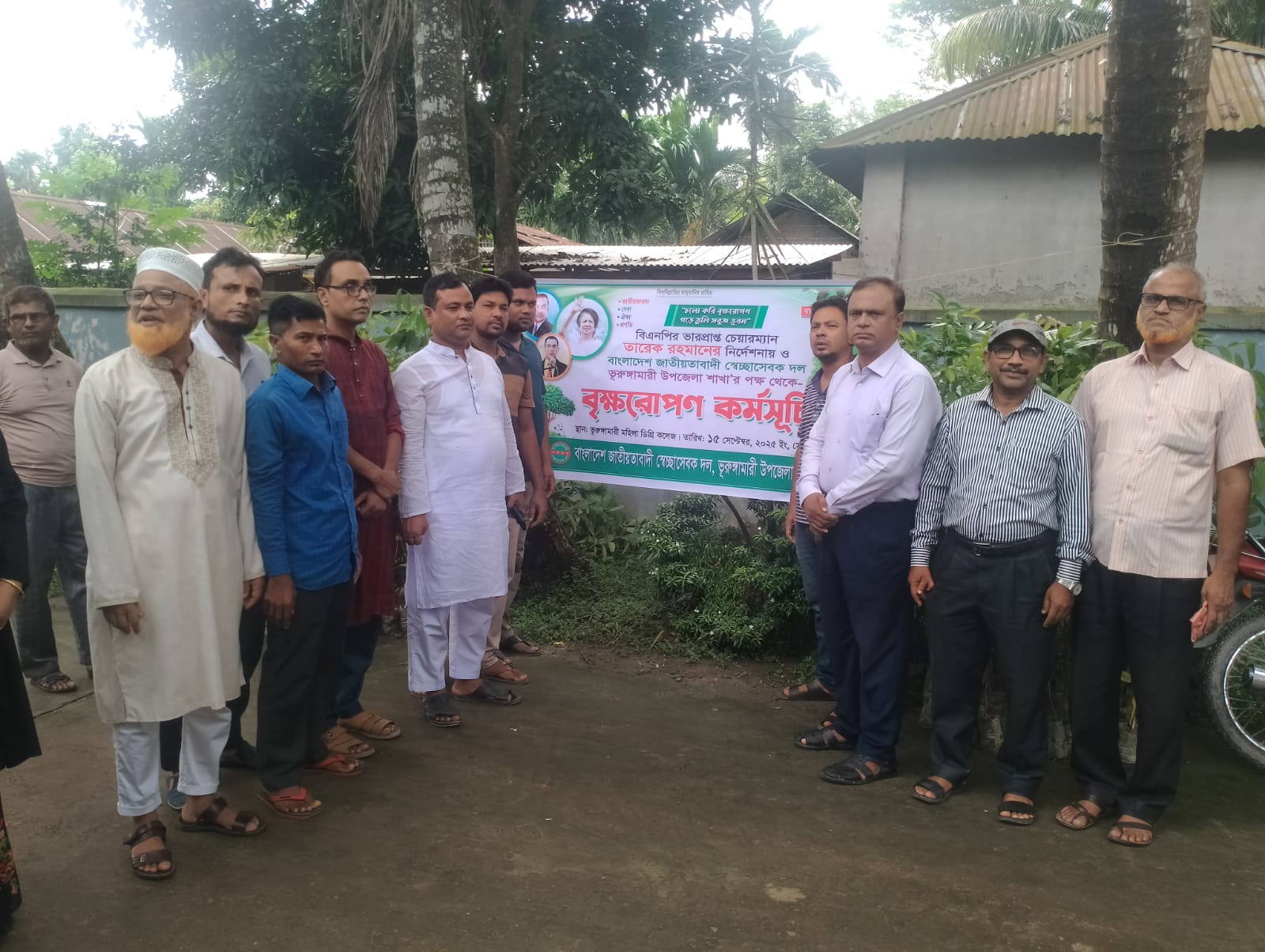 ভুরুঙ্গামারী মহিলা কলেজে নবীনদের গাছ দিয়ে বরণ করলো উপজেলা স্বেচ্ছাসেবক দল