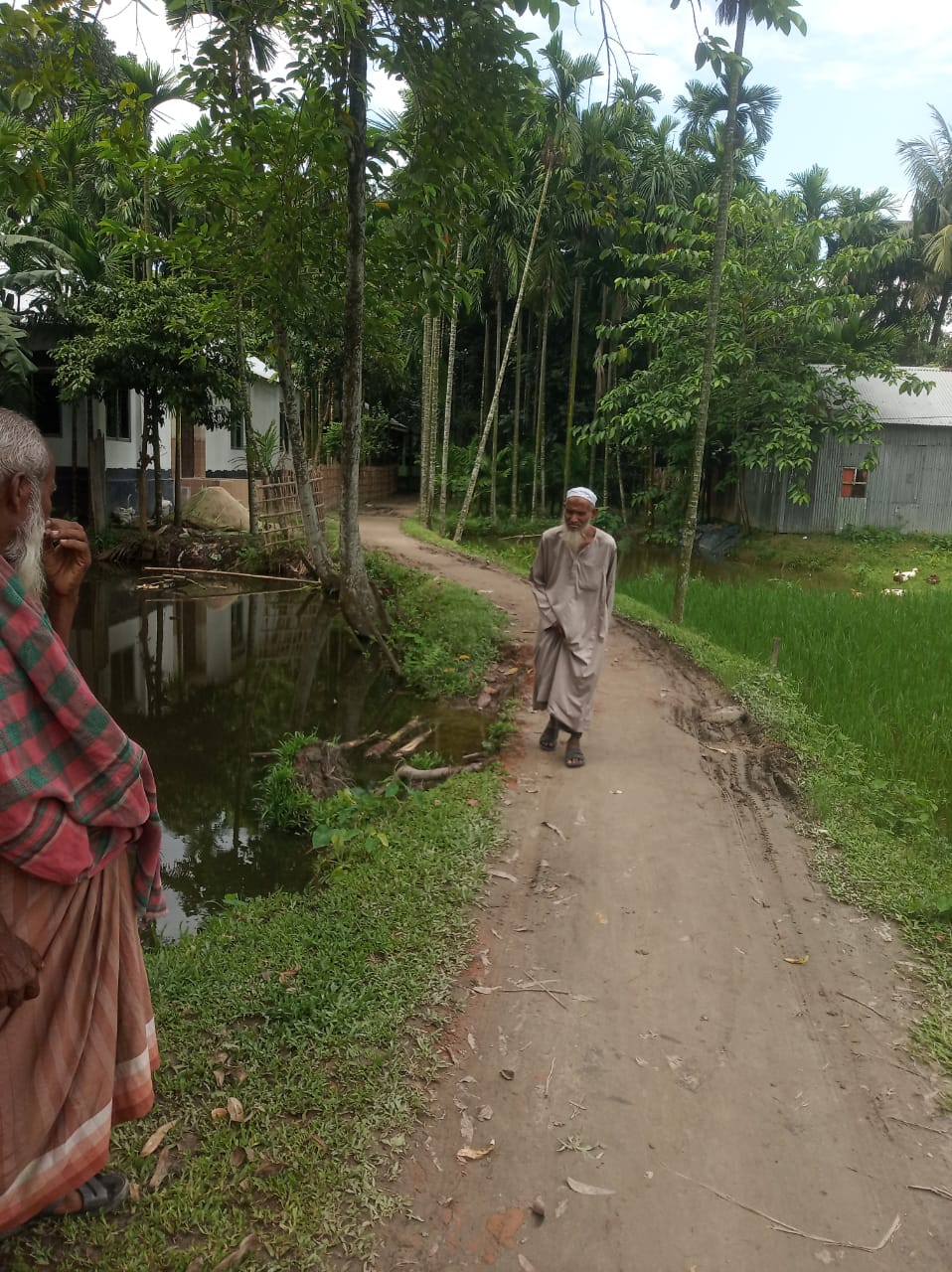 ভূরুঙ্গামারীতে অবহেলিত সড়ক মেরামত ও সিসি ঢালাইয়ের দাবি