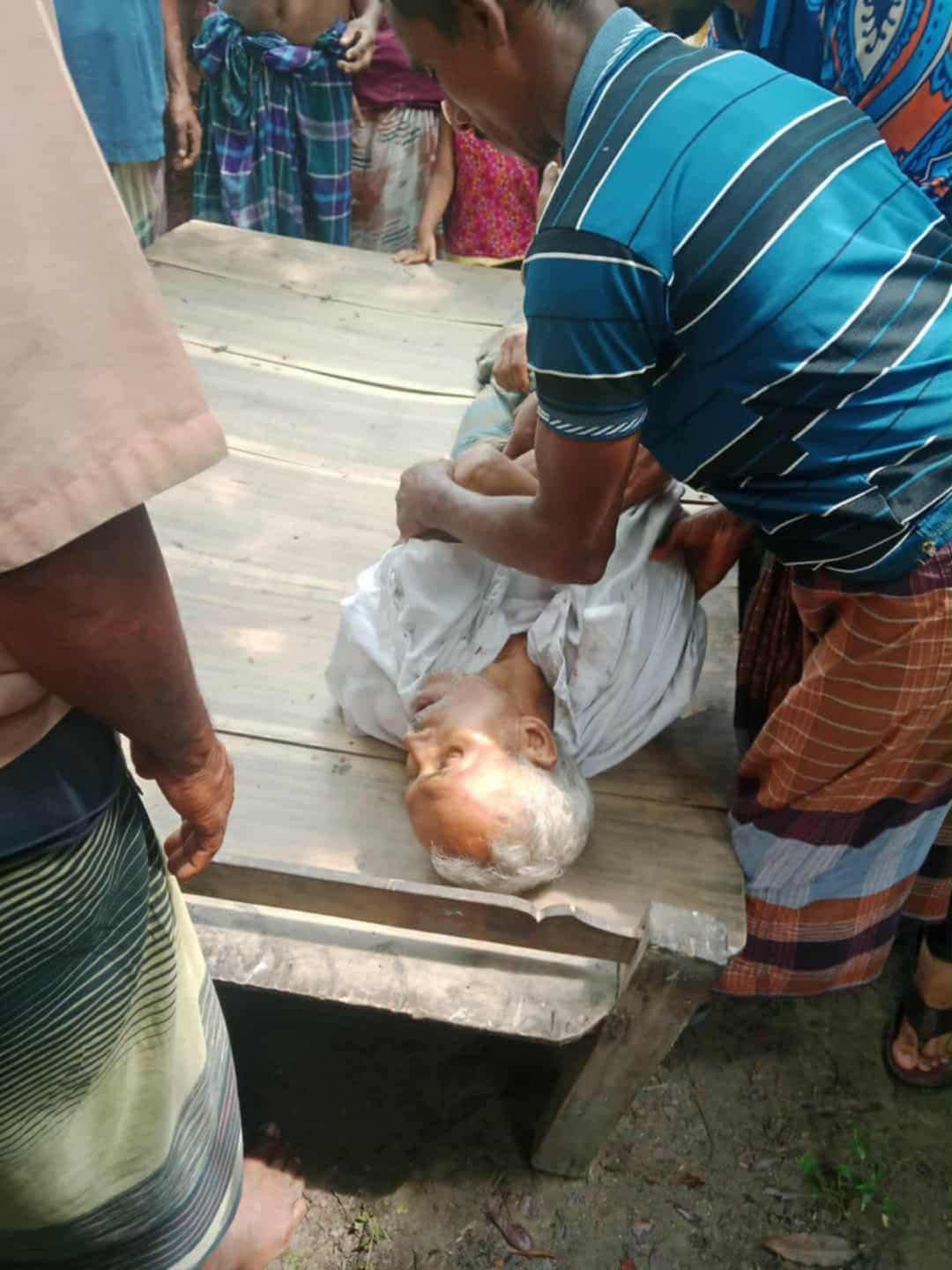 পার্বতীপুরে সড়কে প্রাণ গেল এক অসহায় বৃদ্ধ ভ্যানচালকের ---------------------------------------------