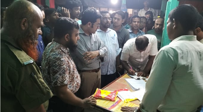 ভূরুঙ্গামারীতে ভেজাল সার জব্দ, বিক্রেতাকে জরিমানা