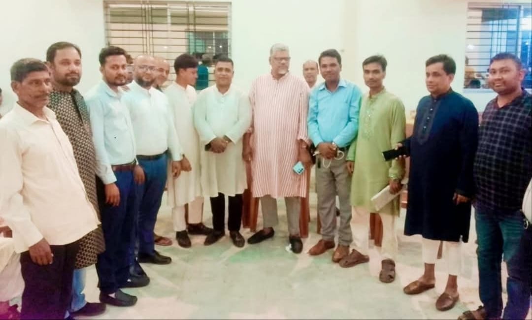 দক্ষিণ জেলা বিএনপির সিনিয়র যুগ্ম আহবায়ক আলী আব্বাসের সাথে সড়ক পরিবহন শ্রমিক দলের সৌজন্য সাক্ষাৎ