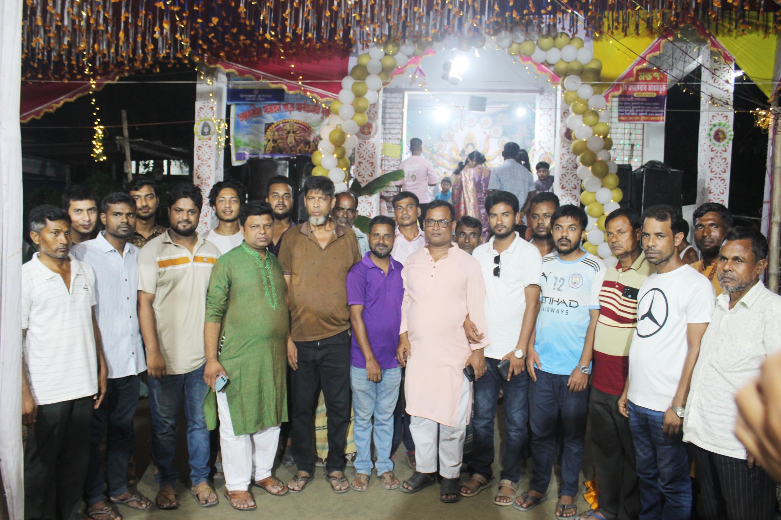 ভূরুঙ্গামারীতে যুবদলের আহ্বায়ক রফিকুল ইসলাম শান্তের নেতৃত্বে শারদীয় দুর্গাপূজা মণ্ডপ পরিদর্শন