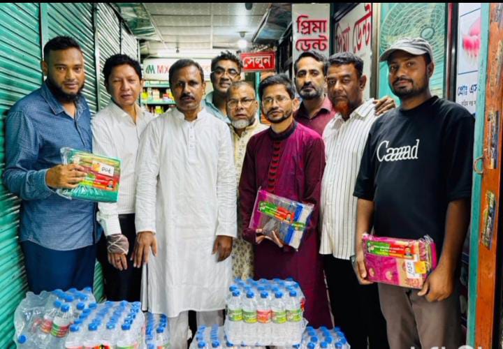 টেরিবাজার রঘুনাথ বাড়ীতে বস্ত্র বিতরণ ও শারদ শুভেচ্ছা বিনিময়
