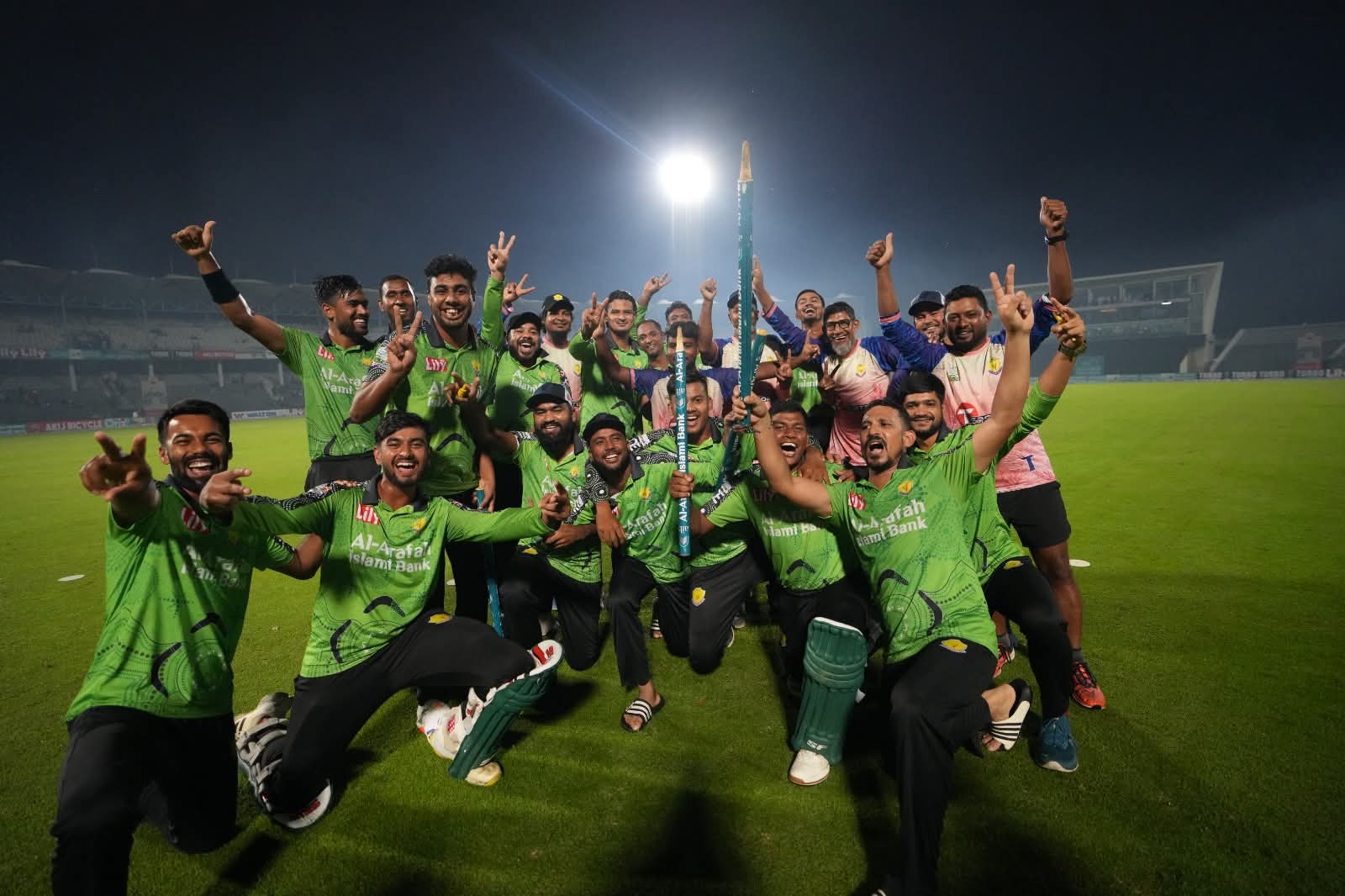 খুলনাকে হারিয়ে এনসিএল টি-টোয়েন্টি চ্যাম্পিয়ন রংপুর ।  অধিনায়ক আকবর আলীর সাফল্যের মুকুটে যোগ হলো আরেকটি পালক। মোহাম্মদ মিঠুনের খুলনাকে হারিয়ে জাতীয় ক্রিকেট লিগ (এনসিএল) টি-টোয়েন্টিতে চ্যাম্পিয়ন হলো আকবরের রংপুর বিভাগ।  আজ (রোববার) সিলেট আন্তর্জাতিক ক্