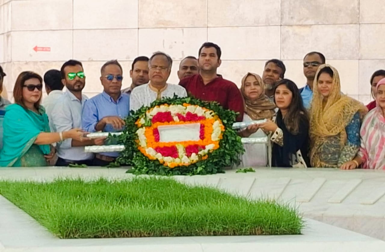 তারেক রাজনৈতিক দর্শন চর্চা কেন্দ্র কাণ্ডারী'র ১৮তম প্রতিষ্ঠাবার্ষিকী পালিত : শহীদ জিয়ার মাজার প্রাঙ্গণে শ্রদ্ধা নিবেদন ও আলোচনা সমাবেশ।
