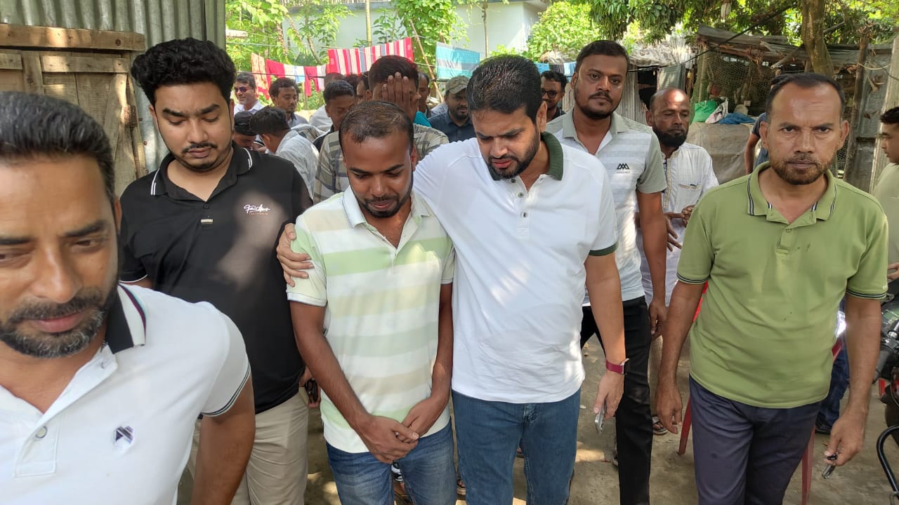 অসুস্থ স্বেচ্ছাসেবক দলের নেতা কবির হোসেনের খোঁজখবর নিলেন যুবদল নেতৃবৃনৃন্দ, 