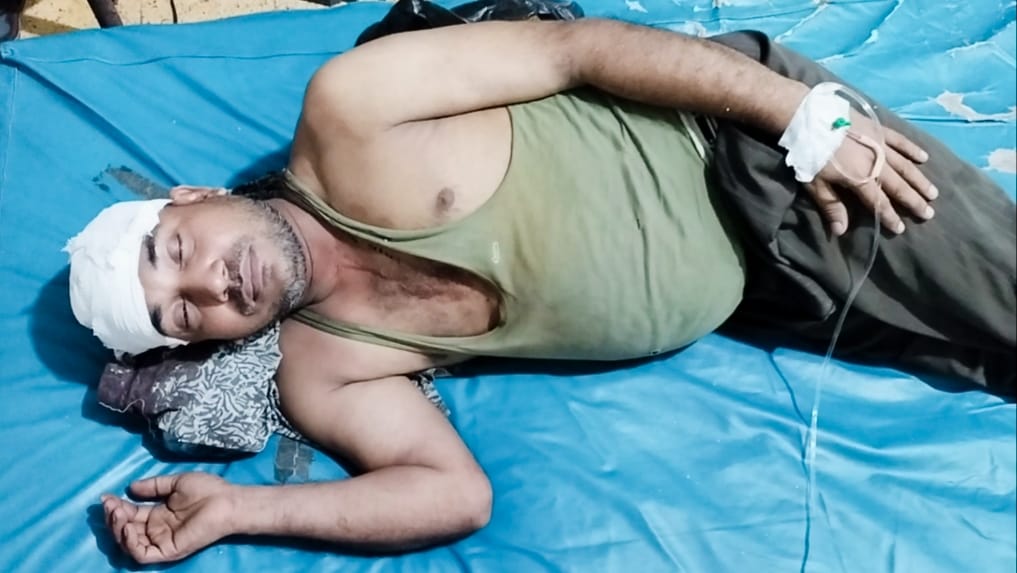 চান্দগাঁও থানায় হত্যার উদ্যেশে হামলায় স্বামী ও স্ত্রীর উপর আহত।