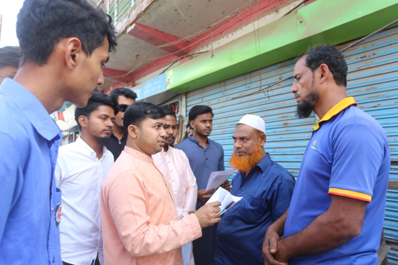 নোয়াখালীতে ছাত্রদল সভাপতি প্রার্থী আনোয়ার হোসেন রকির লিফলেট ও ক্রিড়া সামগ্রী  বিতরণ