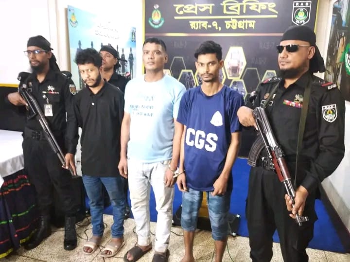 পাওনা টাকা বিরোধের জেরে মোবাইল ব্যবসায়ী আকাশ ঘোষ হত্যা : র‍্যাবের অভিযানে মূলহোতাসহ তিনজন গ্রেফতার