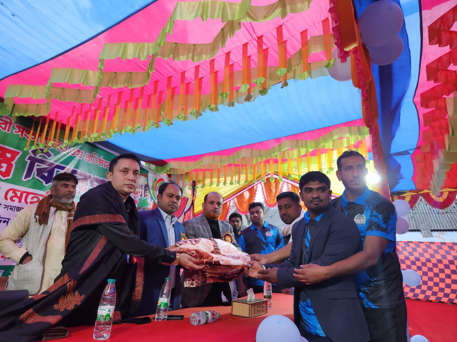 স্বপ্নছায়া স্বেচ্ছাসেবী সংগঠনের প্রতিষ্ঠাবার্ষিকীতে শীতবন্ত্র বিতরণ।