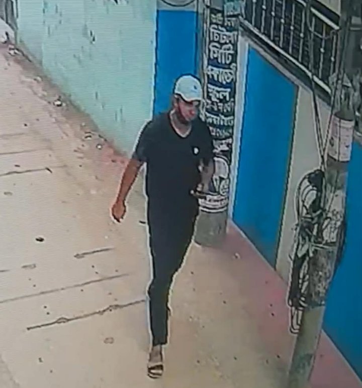 চট্টগ্রামের বাকলিয়ায় দুঃসাহসিক সাইকেল চুরি: সিসি ক্যামেরায় ধরা পড়ল চোর, তথ্য দিলে ১০ হাজার টাকা পুরস্কার
