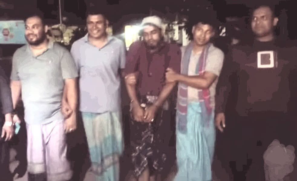 গভীর রাতে কোম্পানীগঞ্জ থানায় দুর্ধর্ষ ডাকাত আটক। 
