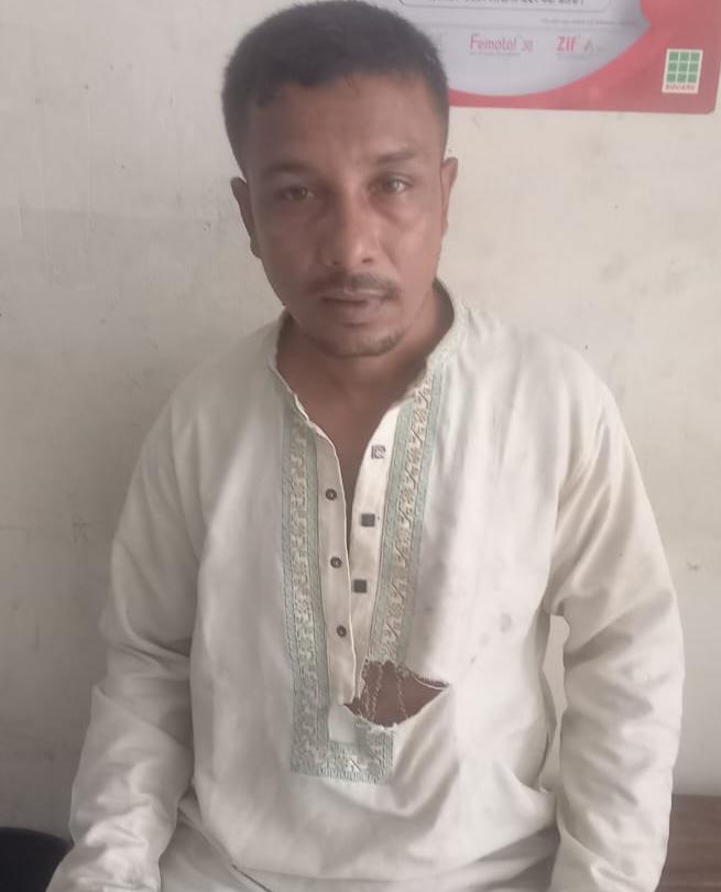চট্টগ্রামের রাঙ্গুনিয়ায় সাংবাদিকের ওপর সংঘবদ্ধ হামলা: সরকারি রাস্তা নিয়ে সংবাদ প্রকাশের জেরে হত্যাচেষ্টার অভিযোগ