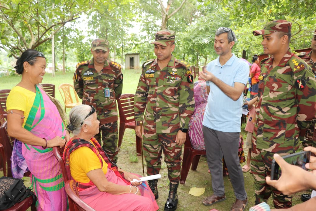 দীঘিনালায় সেনাবাহিনীর মানবিক সহায়তা: মাদ্রাসা, এতিমখানা ও অসহায় পরিবারের পাশে দীঘিনালা জোন