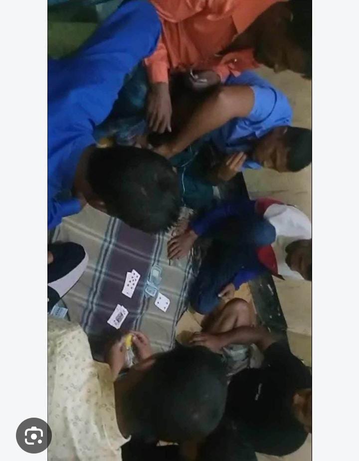 সোনাইমুড়ীতে দোকানের আড়ালে বড় ধরনের জুয়ার আসর